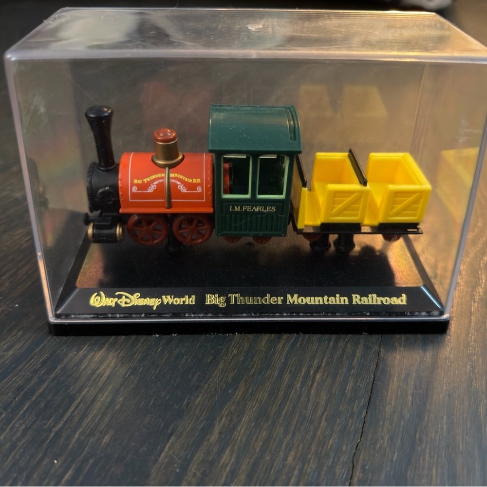 DISNEY WORLD MAGIC KINGDOM BIG THUNDER MOUNTAIN RAILROAD MODEL REPLICA